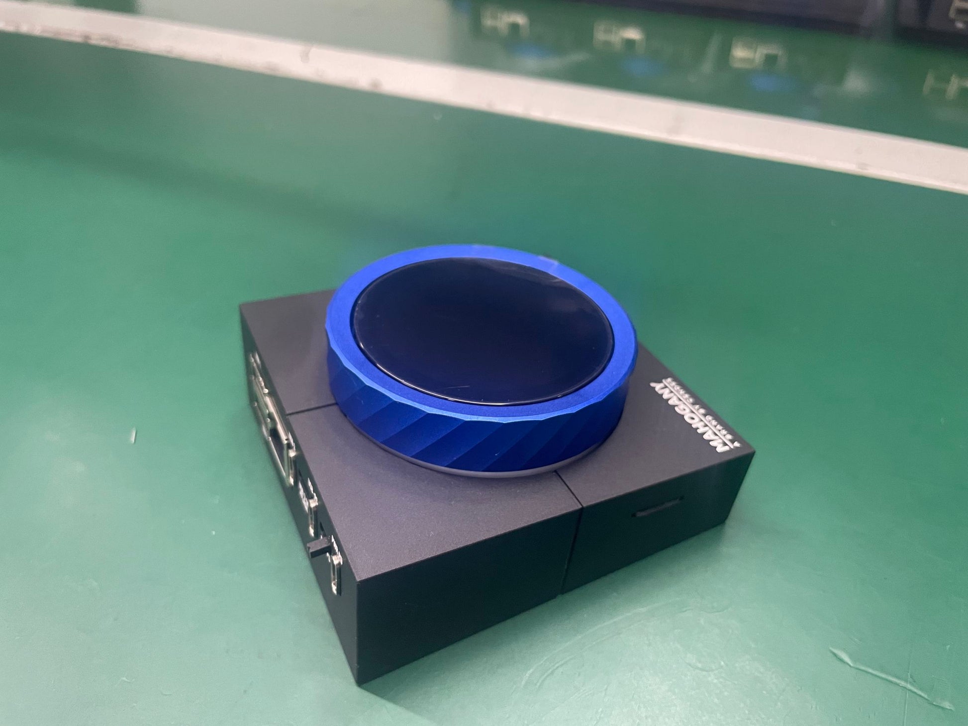 HALO TOUCH – Multifunction Desktop USB Hub & Dial