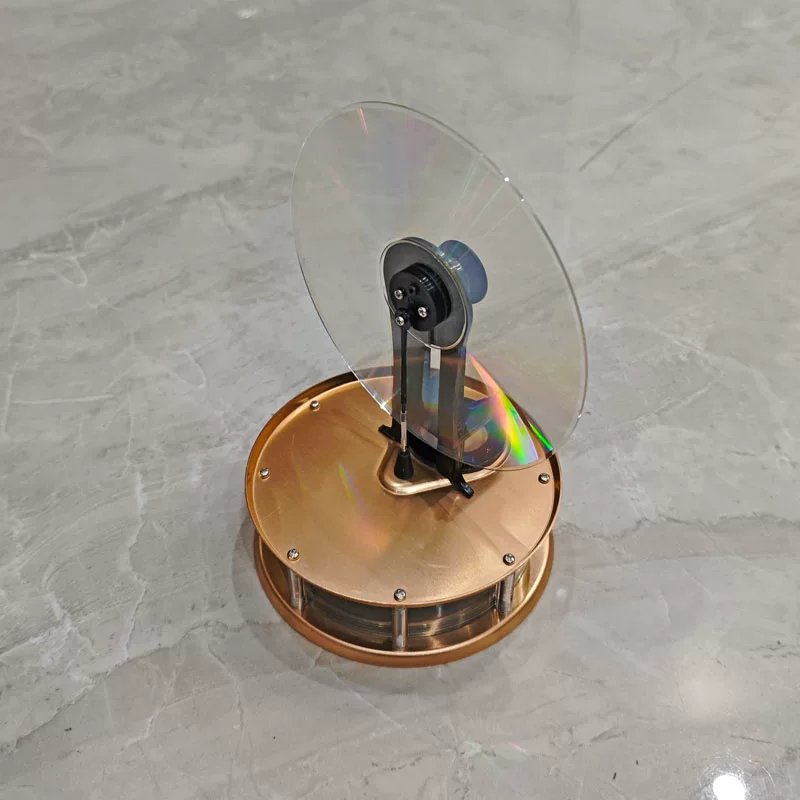 Low-Temperature Stirling Engine Model – Runs on a Cup of Hot Water